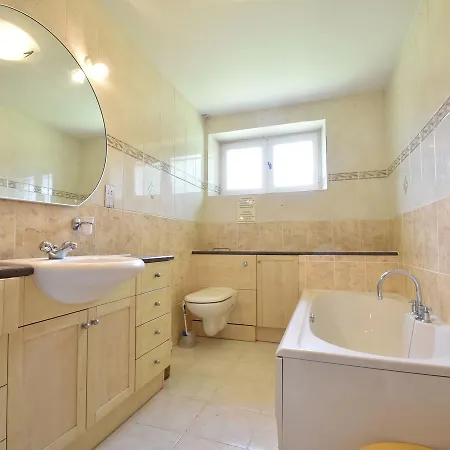 بيت للعطل Lavish Bungalow In Bars With Private Swimming Pool