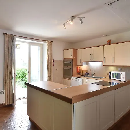 بيت للعطل Lavish Bungalow In Bars With Private Swimming Pool Auriac-du-Périgord